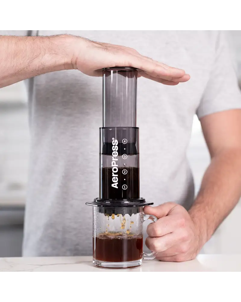 Una Prensa, Dos Mundos: Aeropress en Caliente y en Cold Brew