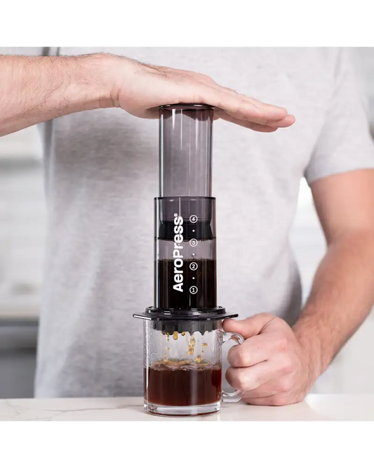 Una Prensa, Dos Mundos: Aeropress en Caliente y en Cold Brew